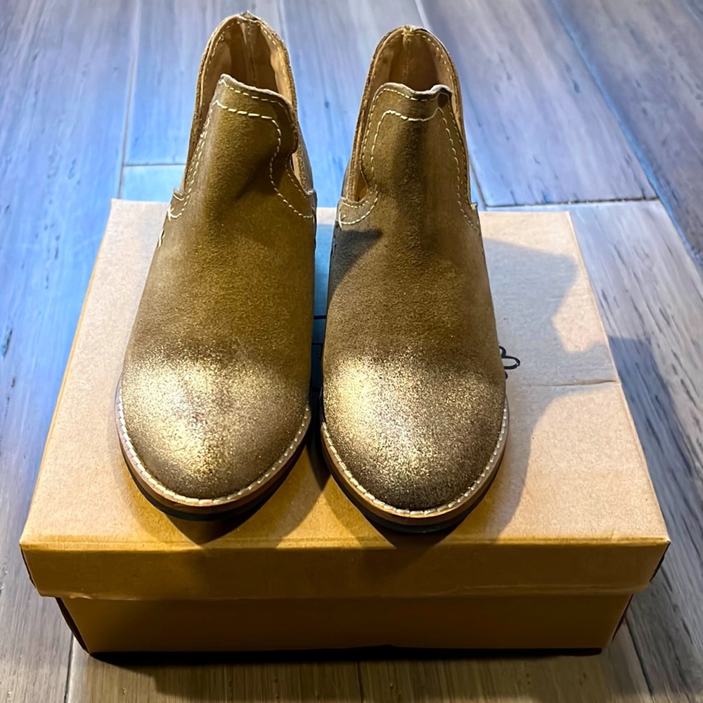 New in box girls booties